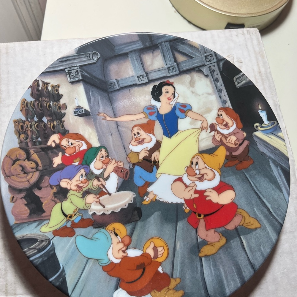 Snow White and dwarfs plate